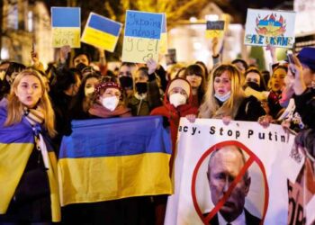 Protestors at the Russian Consulate General in Munich demonstrate against Russia’s attack on Ukraine, on Feb. 24, 2022.picture alliance / Getty