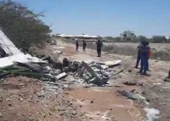 The Cessna 207 single-engine plane belonging to the Aerosantos tourism company came down shortly after takeoff from the small airport of Maria Reiche in Nazca – AMERICA TELEVISION/AFP