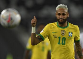 [FILE]Brazil’s Neymar gives the thumb up during the Conmebol Copa America 2021 football tournament group phase match between Peru and Brazil at the Nilton Santos Stadium in Rio de Janeiro, Brazil, on June 17, 2021. (Photo by MAURO PIMENTEL / AFP)