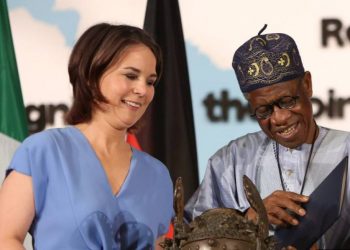 (FILES) In this file photo taken on July 01, 2022 Nigerian Culture Minister Layiwola “Lai” Mohammed (R) and German Foreign Minister Annalena Baerbock participate in a ceremony for the signing of an agreement of intent to return Benin bronzes to Nigeria at the German foreign ministry in Berlin, Germany. – The German Foreign Ministry will return to Nigeria twenty bronzes of the former kingdom of Benin, looted during the colonial era, during a visit to this country between December 18 and 20, her ministry announced on December 16, 2022. (Photo by Adam BERRY / AFP)