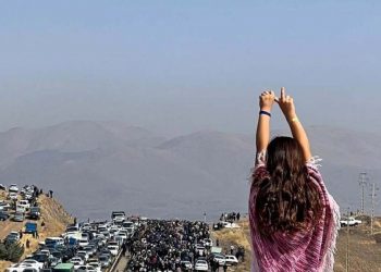 This UGC image posted on Twitter reportedly on October 26, 2022 shows an unveiled woman standing on top of a vehicle as thousands make their way towards Aichi cemetery in Saqez, Mahsa Amini’s home town in the western Iranian province of Kurdistan, to mark 40 days since her death, defying heightened security measures as part of a bloody crackdown on women-led protests. – A wave of unrest has rocked Iran since 22-year-old Amini died on September 16 following her arrest by the morality police in Tehran for allegedly breaching the country’s strict rules on hijab headscarves and modest clothing. (Photo by – / UGC / AFP) / NO USE AFTER DECEMBER 30, 2022 23:00:00 GMT – AFP