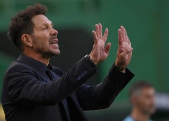 Atletico Madrid’s Argentinian coach Diego Simeone gestures during the UEFA Champions League quarter-final football match between Leipzig and Atletico Madrid at the Jose Alvalade stadium in Lisbon on August 13, 2020. (Photo by LLUIS GENE / POOL / AFP)