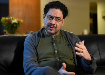 Colombian senator Ivan Cepeda speaks during an interview with AFP at his apartment in Bogota, on December 16, 2022. – Colombia President Gustavo Petro, a former urban guerrilla and the country’s first ever left-wing president, has vowed to negotiate with armed groups, including left-wing rebels and drug traffickers, in a bid to achieve “total peace” in the country following six decades of armed conflict. The powerful National Liberation Army (ELN) and the government are currently conducting peace negotiations in Caracas. In 2016, then-president Juan Manuel Santos signed a peace treaty with the larger Marxist Revolutionary Armed Forces of Colombia (FARC) rebel group that subsequently abandoned its weapons and created a political party. (Photo by Juan BARRETO / AFP)