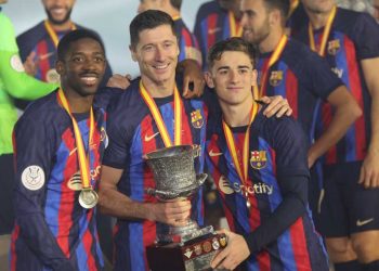 (From L) Barcelona’s French forward Ousmane Dembele, Barcelona’s Polish forward Robert Lewandowski and Barcelona’s Spanish midfielder Gavi pose for pictures with the trophy after winning the Spanish Super Cup final football match between Real Madrid CF and FC Barcelona at the King Fahd International Stadium in Riyadh, Saudi Arabia, on January 15, 2023. (Photo by Giuseppe CACACE / AFP)