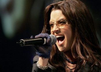 (FILES) In this file photo taken on December 9, 2005 singer Lisa Marie Presley performs during the NASCAR Busch Series Banquet at the Portofino Bay Hotel in Orlando, Florida. – The singer-songwriter Lisa Marie Presley, the only child of the late Elvis Presley, died on Thursday after she was rushed to a hospital in California following a cardiac arrest, US media reported. She was 54 years old.“It is with a heavy heart that I must share the devastating news that my beautiful daughter Lisa Marie has left us,” her mother Priscilla Presley confirmed in a statement to PEOPLE magazine. (Photo by Doug Benc / GETTY IMAGES NORTH AMERICA / AFP)