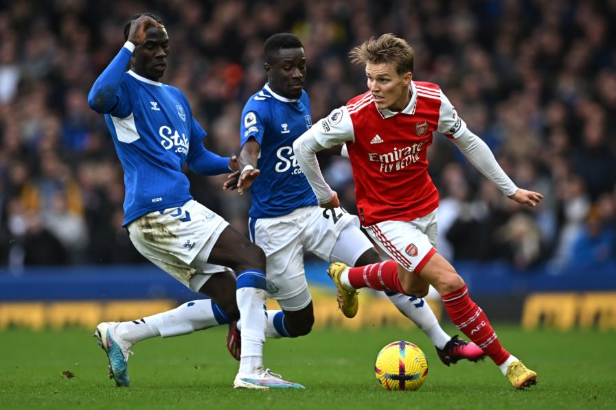 Premier League leaders Arsenal stunned by struggling Everton