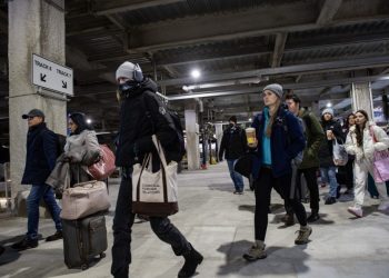 Bundled up commuters make their way to board a Northeast Regional Amtrak train as temperatures reach -7F (-14C) in Boston, Massachusetts, on February 4, 2023. – The northeastern US and Canada are experiencing an Arctic blast that could see some areas record their lowest ever wind chill temperatures. The US National Weather Service (NWS) warned that parts of Maine might see wind chills of minus 60 degrees Fahrenheit (minus 51 degrees Celsius). “This is an epic, generational arctic outbreak,” the NWS office in Caribou, near Maine’s border with Canada, wrote in an advisory. (Photo by Joseph Prezioso / AFP)