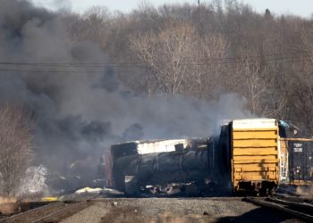 Smoke rises from a derailed cargo train in East Palestine, Ohio, on February 4, 2023. – The train accident sparked a massive fire and evacuation orders, officials and reports said Saturday. No injuries or fatalities were reported after the 50-car train came off the tracks late February 3 near the Ohio-Pennsylvania state border. The train was shipping cargo from Madison, Illinois, to Conway, Pennsylvania, when it derailed in East Palestine, Ohio. (Photo by DUSTIN FRANZ / AFP)