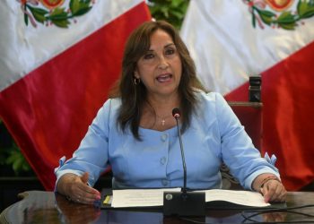 (FILES) In this file photo taken on February 10, 2023, Peru’s President Dina Boluarte speaks during a press conference at the Presidential Palace in Lima. – Peruvian President Dina Boluarte announced on February 24, 2023, the “definitive withdrawal” of Peru’s ambassador to Mexico, alleging that Mexican President Andres Manuel Lopez Obrador “violates the principle of non-interference in internal affairs” by supporting ousted former President Pedro Castillo. (Photo by ERNESTO BENAVIDES / AFP)