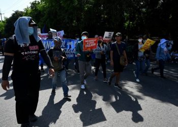 Protesters gather during a rally marking the 37th anniversary of the “People Power” revolution, which ousted Philippine President Ferdinand Marcos Jr’s dictator father and sent the family into exile, on Epifanio de los Santos Avenue, or EDSA, in Quezon City on February 25, 2023. (Photo by JAM STA ROSA / AFP)