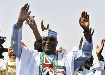 Candidate of the opposition Peoples Democratic Party (PDP) Atiku Abubakar raise hands during a campaign rally in Kano, northwest Nigeria, on February 9, 2023, ahead of February 25 presidential election. (Photo by PIUS UTOMI EKPEI / AFP)