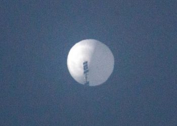 This handout photo from Chase Doak taken on February 1, 2023 and released on February 2 shows a suspected Chinese spy balloon in the sky over Billings, Montana. – The Pentagon said February 2 it was tracking a Chinese spy balloon flying high over the United States, reviving tensions between the two countries just days ahead of a rare visit to Beijing by the top US diplomat. (Photo by Chase DOAK / CHASE DOAK / AFP)