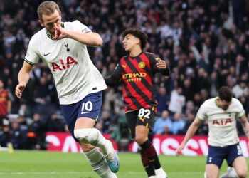 Tottenham Hotspur’s English striker Harry Kane celebrates after scoring his team first goal during the English Premier League football match between Tottenham Hotspur and Manchester City at Tottenham Hotspur Stadium in London, on February 5, 2023. (Photo by ADRIAN DENNIS / AFP)