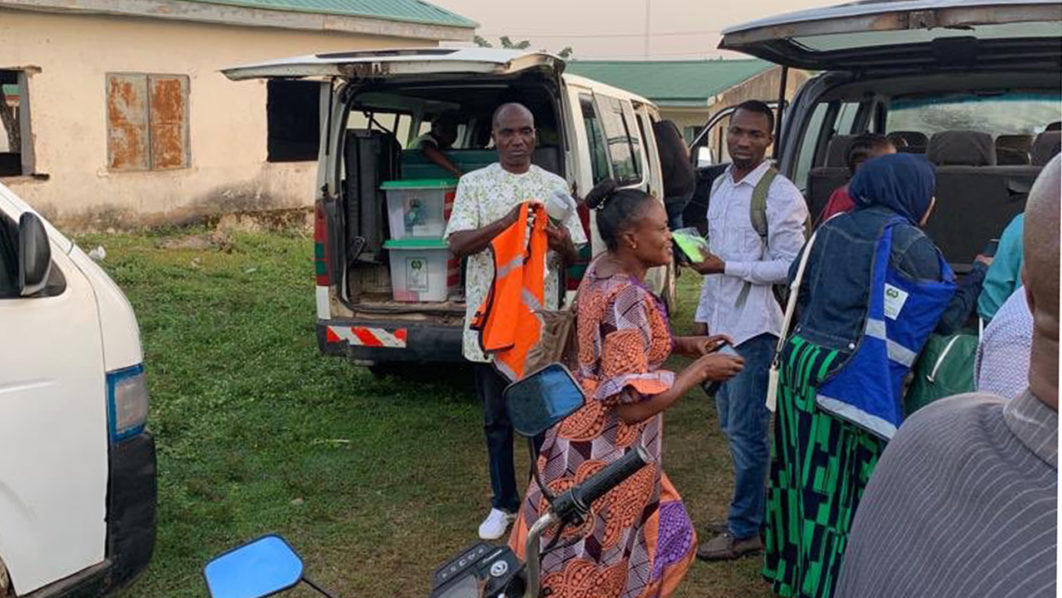 INEC officals, election materials arrive Abakpa ward in Ebonyi LGA