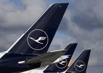 (FILES) In this file photo taken on November 8, 2021 the logo of German airline Lufthansa is seen on airplanes standing on the apron at the “Franz-Josef-Strauss” airport in Munich, southern Germany. – German carrier Lufthansa said on February 15, 2023, IT problems were forcing it to cancel and delay flights across its different airlines, in what appeared to be a major outage. The company did not immediately specify which airports were affected but the departures board at its Frankfurt hub showed a slew of cancellations. (Photo by Christof STACHE / AFP)