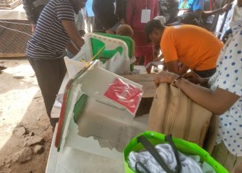 Thugs attack INEC officials in Abuja and destroy BVAs and ballot boxes. Photo: Ernest Nzor, Abuja