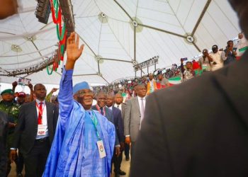 FILE: Atiku waves to supporters on May 28th, 2022. Twitter@atiku