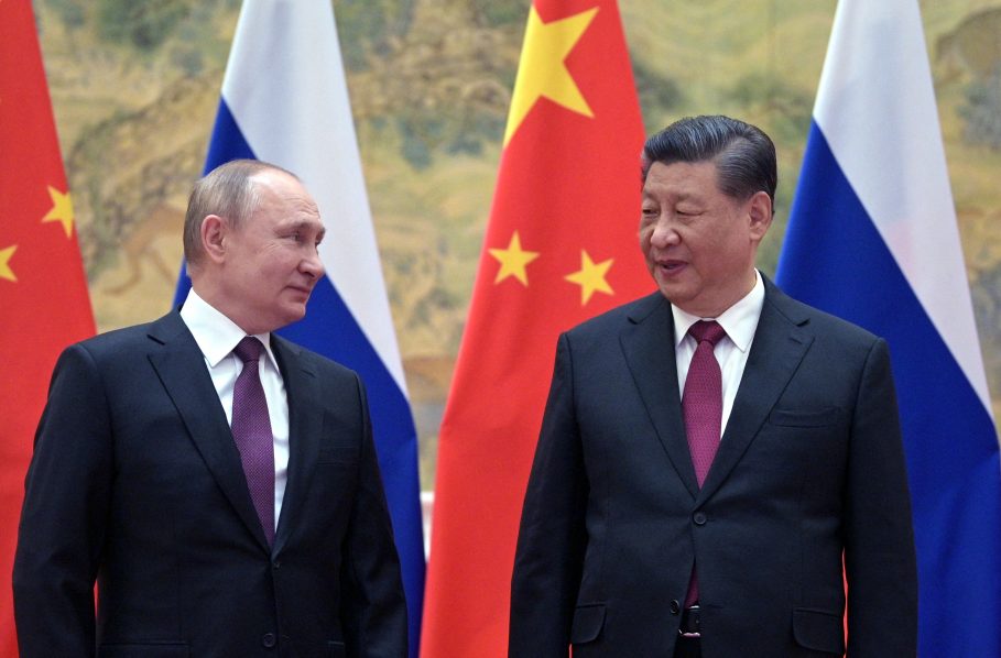 China’s Xi plays peacemaker on Russia visit