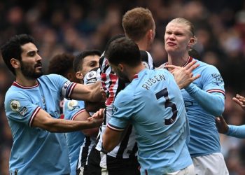 Manchester City’s Norwegian striker Erling Haaland (R) clashes with Newcastle United’s English defender Dan Burn (C) in an incident which leads to both men getting booked during the English Premier League football match between Manchester City and Newcastle United at the Etihad Stadium in Manchester, north west England, on March 4, 2023. (Photo by Paul ELLIS / AFP)