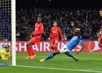 Napoli’s Nigerian forward Victor Osimhen (C) scores his side’s second goal past Frankfurt’s German goalkeeper Kevin Trapp (L) during the UEFA Champions League round of 16, second leg football match between SSC Napoli and Eintracht Frankfurt at the Diego-Maradona stadium in Naples on March 15, 2023. (Photo by Tiziana FABI / AFP)