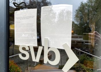 A locked door to a Silicon Valley Bank (SVB) location on Sand Hill Road is seen in Menlo Park, California, U.S. March 10, 2023. REUTERS/Jeffrey Dastin/File Photo