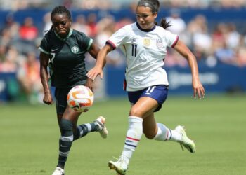 Super Falcons’ Tony Payne (left) tries to stop USWNT’s Sophia Smith during their first friendly game in Kansas City, U.S. Both teams will go at it again in Washington DC… today. PHOTO: SOCCERWIRE.COM