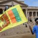 A man wears a headband with a slogan against interim Sri Lankan President Ranil Wickremesinghe as he waves the Sri Lankan national flag near the Presidential secretariat in Colombo on 17 July 2022. (Photo by Arun SANKAR / AFP)