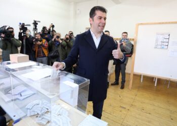 Bulgaria’s former prime minister Kiril Petkov casts his ballot at a polling station during the country’s parliamentary elections in Sofia on April 2, 2023. (Photo by DIMITAR KYOSEMARLIEV / AFP)