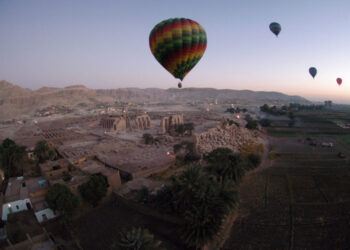 Two die after hot-air balloon catches fire in Mexico