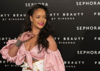 Rihanna’s Maternity Style Makes A Statement During Paris Vacation