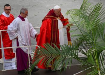 Pope Francis walks up a ramp as he arrives on the stage to preside over the celebration of the Palm Sunday mass on April 2, 2023 at St. Peter’s square in The Vatican. (Photo by Vincenzo PINTO / AFP)