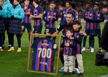 (FILES) In this file photo taken on January 22, 2023 Barcelona’s Spanish midfielder Sergio Busquets poses for pictures with a jersey reading “700” after playing more than 700 matches with FC Barcelona, before the start of the Spanish league football match between FC Barcelona and Getafe CF at the Camp Nou stadium in Barcelona. – Sergio Busquets will leave Barcelona in June at the end of his contract, the midfielder confirmed on May 9, 2023 ending a highly successful era at the club. The 34-year-old was a central figure in Barcelona’s golden era winning a host of trophies including the Champions League three times. (Photo by Josep LAGO / AFP)