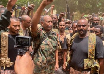 This picture released on the Sudanese Army’s Facebook page on May 30, 2023, shows army chief Abdel Fattah al-Burhan cheering with soldiers as he visits some of their positions in Khartoum. – Fighting flared again in Sudan on May 30 despite the latest ceasefire pledges of warring generals meant to allow desperately needed aid to reach besieged civilians. Both the army and the paramilitary Rapid Support Forces formally agreed a day earlier to extend by five days a US and Saudi-brokered humanitarian truce that was frequently violated over the past week. (Photo by – / SUDAN’S ARMED FORCES FACEBOOK PAGE / AFP) / /