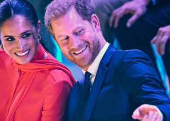 (FILES) Britain’s Meghan, Duchess of Sussex (L) and Britain’s Prince Harry, Duke of Sussex, attend the annual One Young World Summit at Bridgewater Hall in Manchester, north-west England on September 5, 2022. – Prince Harry and wife Meghan Markle were involved in a “near catastrophic car chase” involving paparazzi in New York late on May 16, 2023, a spokesperson for the couple said May 17. “This relentless pursuit, lasting over two hours, resulted in multiple near collisions involving other drivers on the road, pedestrians and two NYPD officers,” the spokesperson added. (Photo by Oli SCARFF / AFP)