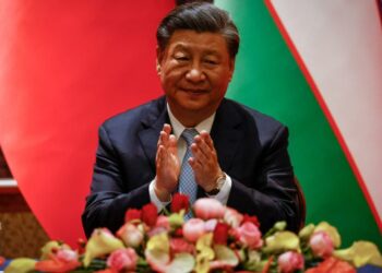 Chinese President Xi Jinping applauds during a signing ceremony with Uzbekistan President Shavkat Mirziyoyev on the sidelines of the China-Central Asia Summitt in Xian, Shaanxi province on May 18, 2023. (Photo by Mark CRISTINO / POOL / AFP)