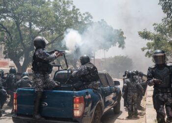 Police fire tear gas at supporters of opposition leader, Ousmane Sonko in Dakar on June 1, 2023, during unrest following his sentencing to two years in prison. – A court in Senegal on Thursday sentenced opposition leader Ousmane Sonko, a candidate in the 2024 presidential election, to two years in prison on charges of “corrupting youth” but acquitted him of rape and issuing death threats. (Photo by GUY PETERSON / AFP)