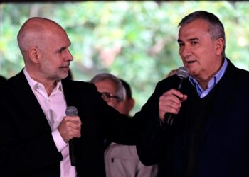 Buenos Aires Mayor and presidential pre-candidate Horacio Rodriguez Larreta (L) listens to Governor of Jujuy Gerardo Morales (R) during a press conference in Buenos Aires on June 23, 2023. – Larreta announced Gerardo Morales as his vice-presidential pre-candidate for the upcoming primary elections on August 13. (Photo by Luis ROBAYO / AFP)