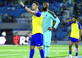 Nassr’s Portuguese forward Cristiano Ronaldo (L) gestures as Nassr’s Saudi goalkeeper Waleed Abdullah (C) and Nassr’s Saudi defender Sultan al-Ghanam (R) look on during the Saudi Pro League football match between Al-Nassr and Al-Ettifaq at the Prince Mohammed Bin Fahd Stadium in Dammam on May 27, 2023. (Photo by – / AFP)