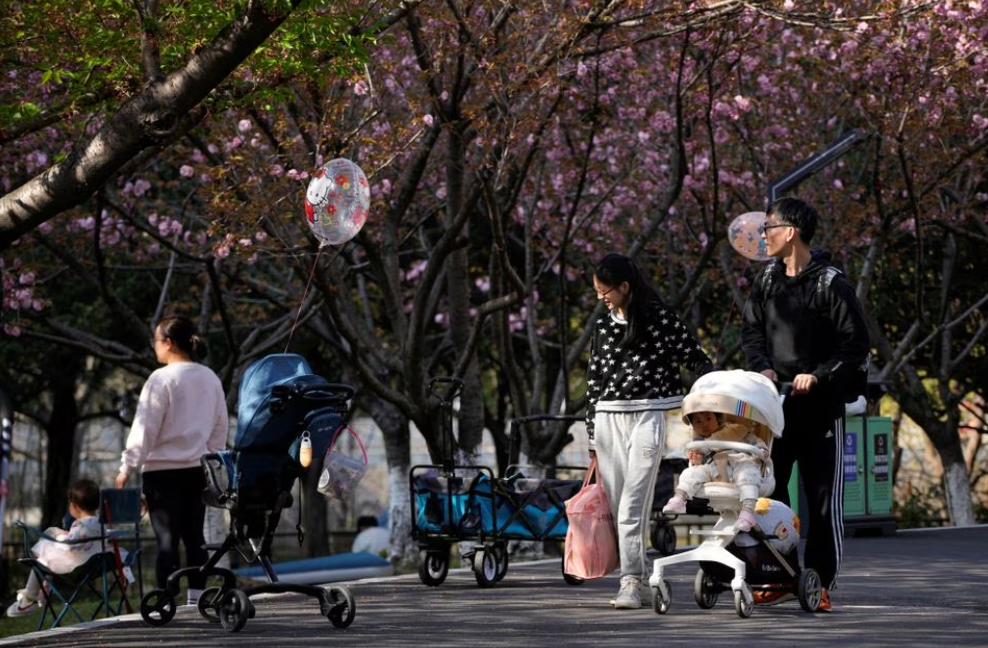 Chinese Company To Pay Its Workers $138 Million To Have Children