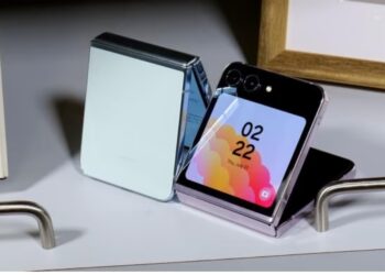 Samsung foldable phones challenge Apple