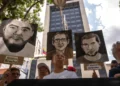 Protesters gather outside the headquarters of the Public Prosecutor’s Office in Caracas, Venezuela on August 22, 2023. © Federico Parra, AFP