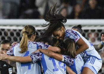 Spain players celebrate thir third goal during the Australia and New Zealand 2023 Women’s World Cup round of 16 football match between Switzerland and Spain at Eden Park in Auckland on August 5, 2023. (Photo by Saeed KHAN / AFP)