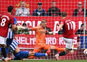 Manchester United’s Danish striker #11 Rasmus Hojlund (R) scores but after a VAR (Video Assistant Referee) review it is disallowed during the English Premier League football match between Manchester United and Brighton and Hove Albion at Old Trafford in Manchester, north west England, on September 16, 2023. (Photo by Oli SCARFF / AFP) / RESTRICTED TO EDITORIAL USE. NO USE WITH UNAUTHORIZED AUDIO, VIDEO, DATA, FIXTURE LISTS, CLUB/LEAGUE LOGOS OR ‘LIVE’ SERVICES. ONLINE IN-MATCH USE LIMITED TO 120 IMAGES. AN ADDITIONAL 40 IMAGES MAY BE USED IN EXTRA TIME. NO VIDEO EMULATION. SOCIAL MEDIA IN-MATCH USE LIMITED TO 120 IMAGES. AN ADDITIONAL 40 IMAGES MAY BE USED IN EXTRA TIME. NO USE IN BETTING PUBLICATIONS, GAMES OR SINGLE CLUB/LEAGUE/PLAYER PUBLICATIONS. – RESTRICTED TO EDITORIAL USE. No use with unauthorized audio, video, data, fixture lists, club/league logos or ‘live’ services. Online in-match use limited to 120 images. An additional 40 images may be used in extra time. No video emulation. Social media in-match use limited to 120 images. An additional 40 images may be used in extra time. No use in betting publications, games or single club/league/player publications