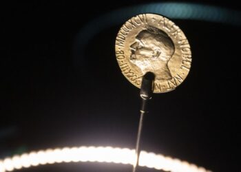 (FILES) In this file photo taken on December 09, 2021 An official Nobel Peace Prize gold medal is seen at the exhibition at the Nobel Peace Center in Oslo on December 9, 2021, on the eve of the Nobel Peace Prize ceremony. (Photo by Odd ANDERSEN / AFP)