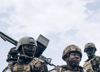 Kenyan soldiers land in the city of Goma, eastern Democratic Republic of Congo on November 12, 2022, as part of a regional military operation targeting rebels in the region. – Their arrival comes as the M23 militia has surged across the DRC’s North Kivu province, capturing swathes of territory and inflaming tensions in central Africa. (Photo by ALEXIS HUGUET / AFP)