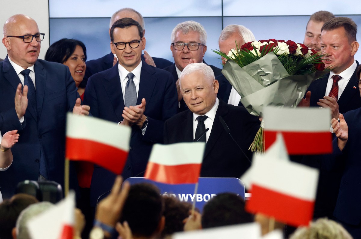 Polish opposition wins parliamentary majority in tight vote