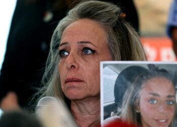 Keren Shem, the mother of French-Israeli woman Mia Shem, held hostage by Hamas militants in Gaza, holds a photograph of her daughter as she speaks to the press in Tel Aviv on October 17, 2023, amid the ongoing battles between Israel and the Palestinian group Hamas. – The mother of French-Israeli woman Mia Shem, held hostage by Hamas militants in Gaza, urged world leaders on October 17, to free her daughter after the Islamists aired a video showing her in captivity. The Israeli military on October 16, raised the figure to 199 people confirmed to have been abduced by Hamas to the Gaza Strip in the militants’ cross-border attacks on October 7 which sparked a devastating war. (Photo by GIL COHEN-MAGEN / AFP)