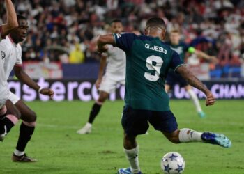 Arsenal’s Brazilian forward #09 Gabriel Jesus scores his team’s second goal during the UEFA Champions League 1st round day 3 Group B football match between Sevilla FC and Arsenal at the Ramon Sanchez Pizjuan stadium in Seville on October 24, 2023. (Photo by CRISTINA QUICLER / AFP)