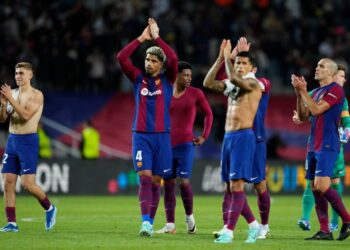 Barcelona players celebrate their win at the end of the UEFA Champions League 1st round Group H football match between FC Barcelona and Shakhtar Donetsk at the Estadi Olimpic Lluis Companys in Barcelona on October 25, 2023. (Photo by Pau BARRENA / AFP)