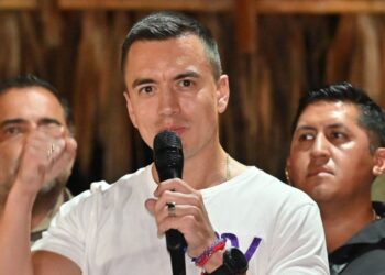 Ecuador’s presidential candidate for the National Democratic Action Party, Daniel Noboa speaks to supporters after learning the first results of the presidential runoff election in Olon, Santa Elena province, Ecuador, on October 15, 2023. – Banana empire heir Daniel Noboa, 35, took the lead in Ecuador’s presidential election over his socialist rival Luisa Gonzalez with 52 percent of votes cast, according to the electoral authority. (Photo by MARCOS PIN / AFP)